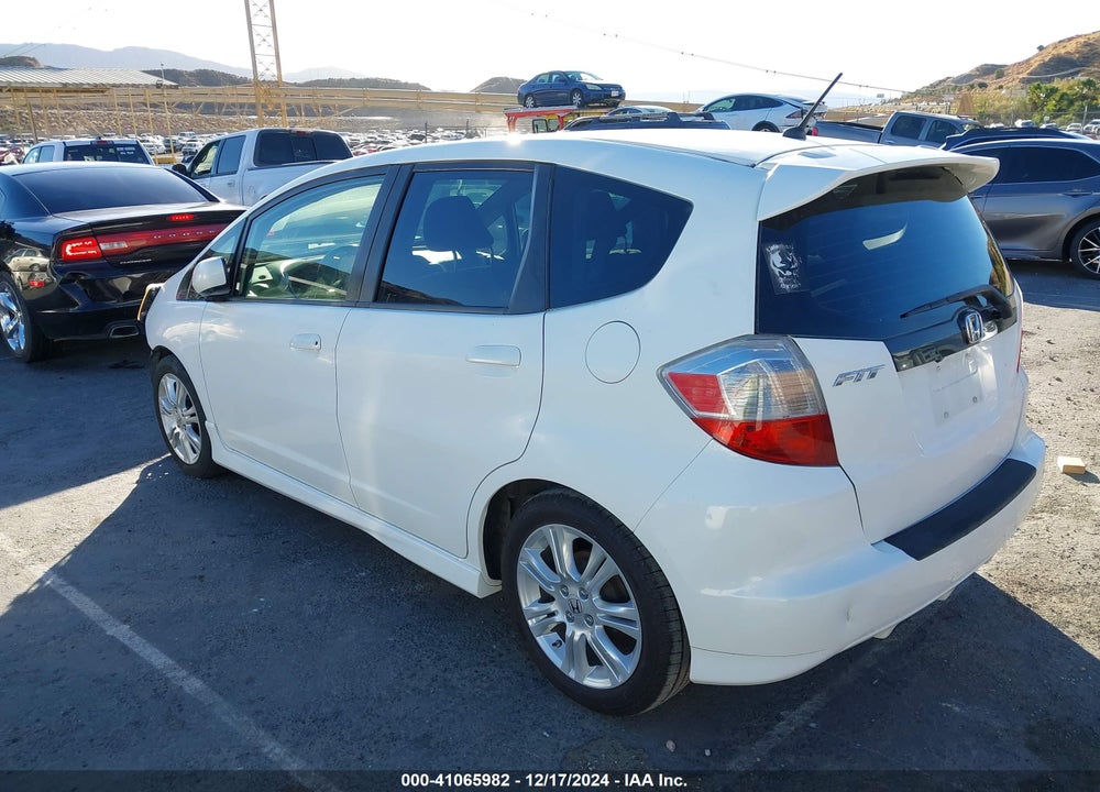 2011 HONDA FIT SPORT VIN: JHMGE8H51BC017209