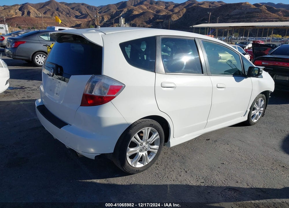 2011 HONDA FIT SPORT VIN: JHMGE8H51BC017209