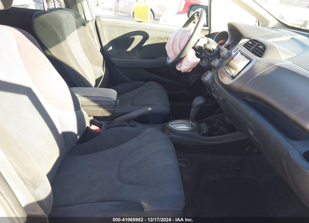 2011 HONDA FIT SPORT VIN: JHMGE8H51BC017209