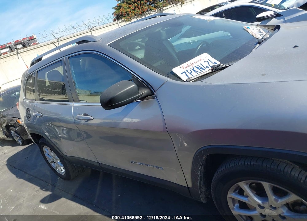 2016 JEEP CHEROKEE LATITUDE VIN: 1C4PJLCB3GW161198