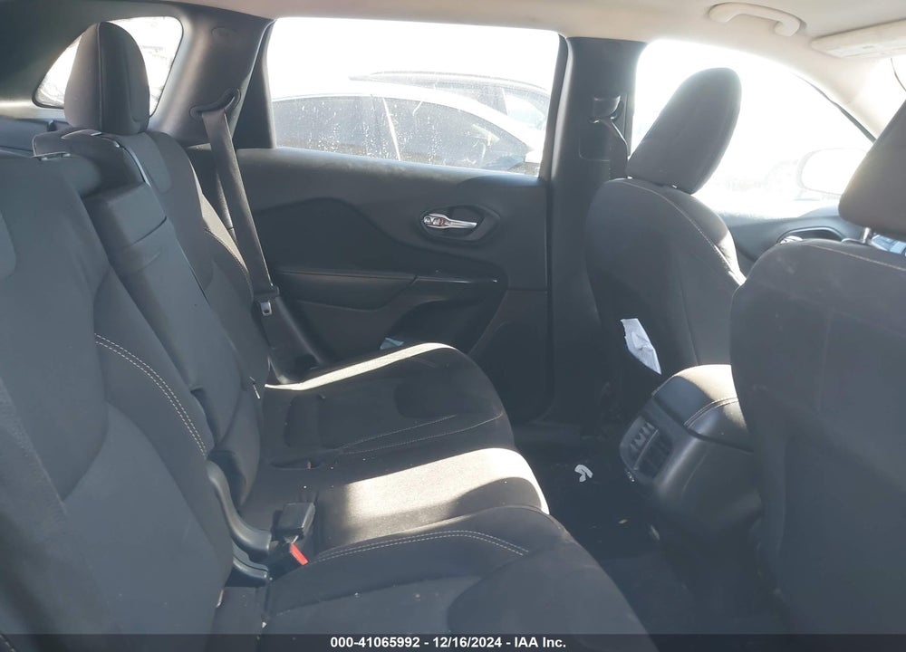 2016 JEEP CHEROKEE LATITUDE VIN: 1C4PJLCB3GW161198
