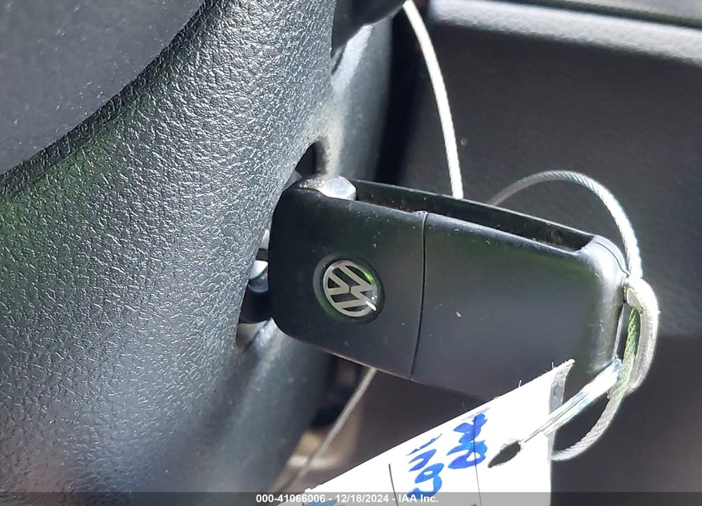 2013 VOLKSWAGEN EOS SPORT VIN: WVWBW8AH7DV000614