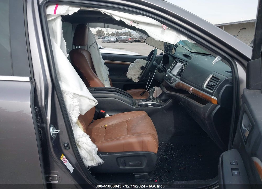 2019 TOYOTA HIGHLANDER LIMITED VIN: 5TDYZRFH8KS327403