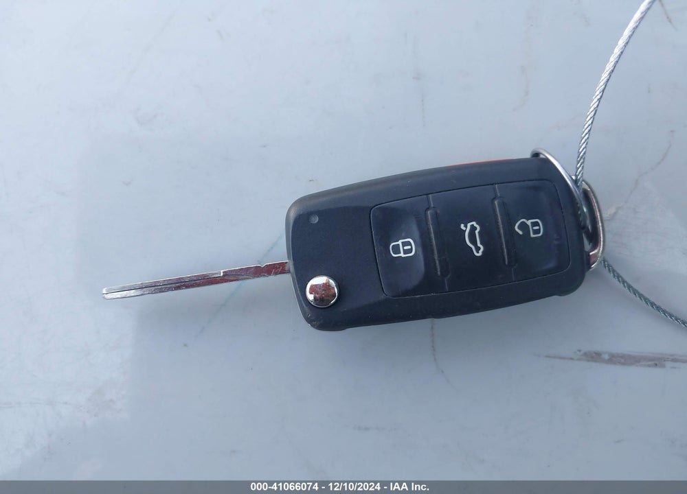 2014 VOLKSWAGEN PASSAT 1.8T SE VIN: 1VWBS7A32EC038207