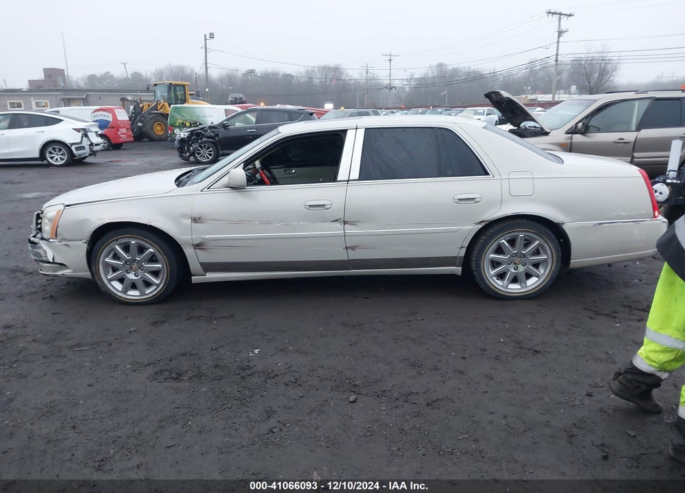 2011 CADILLAC DTS VIN: 1G6KH5E69BU116100