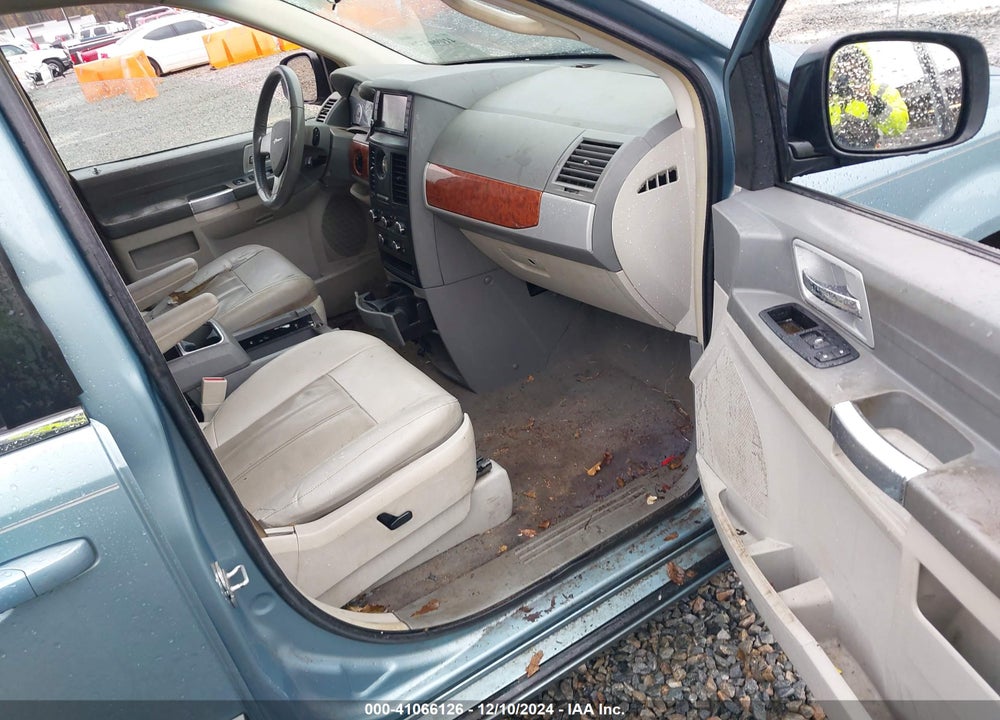2008 CHRYSLER TOWN & COUNTRY TOURING VIN: 2A8HR54P98R152981