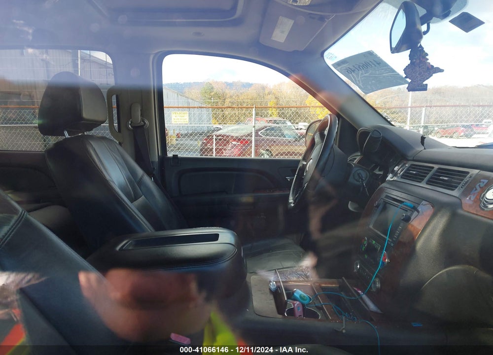 2007 CHEVROLET TAHOE LTZ VIN: 1GNFC13027R394147