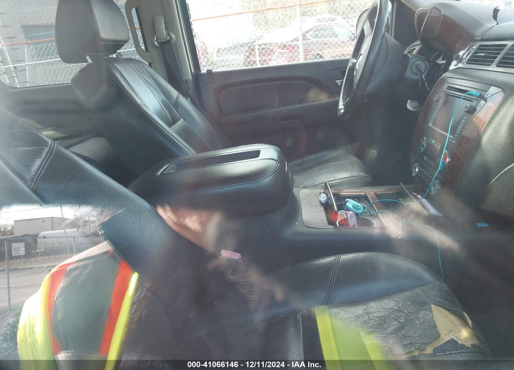 2007 CHEVROLET TAHOE LTZ VIN: 1GNFC13027R394147