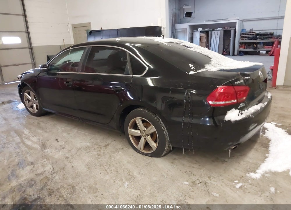 2013 VOLKSWAGEN PASSAT VIN: 1VWBP7A37DC113595