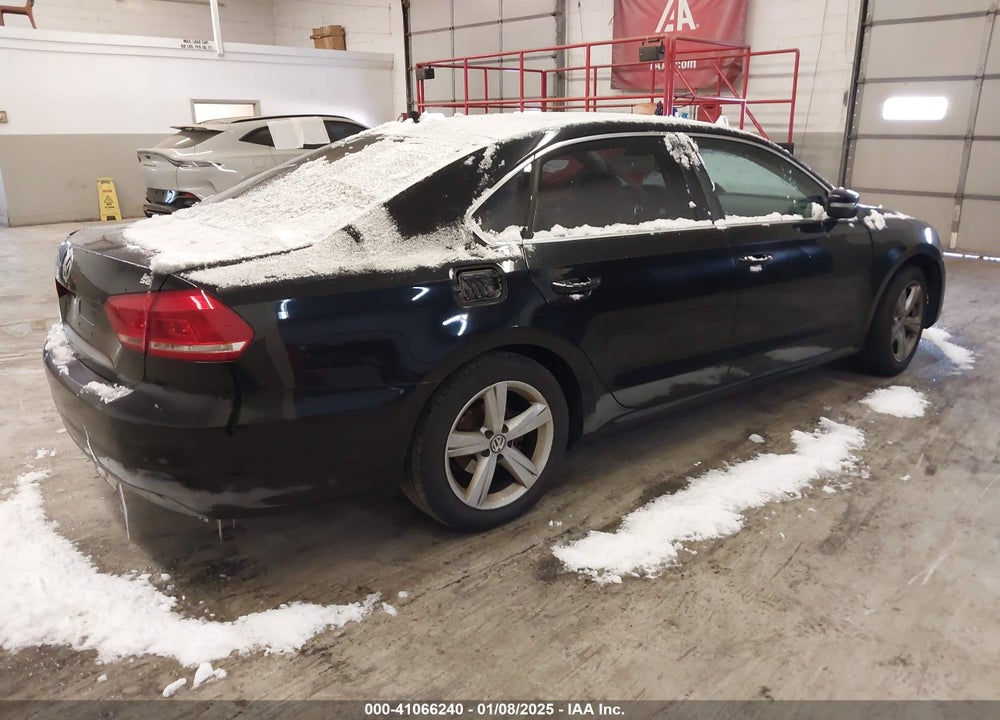 2013 VOLKSWAGEN PASSAT VIN: 1VWBP7A37DC113595