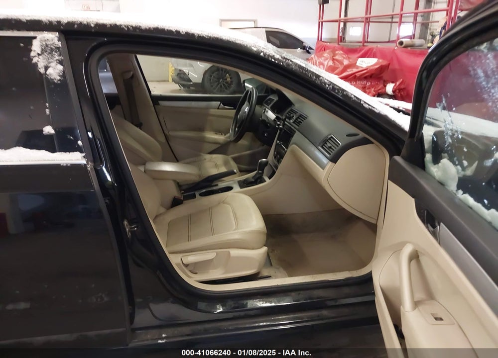 2013 VOLKSWAGEN PASSAT VIN: 1VWBP7A37DC113595