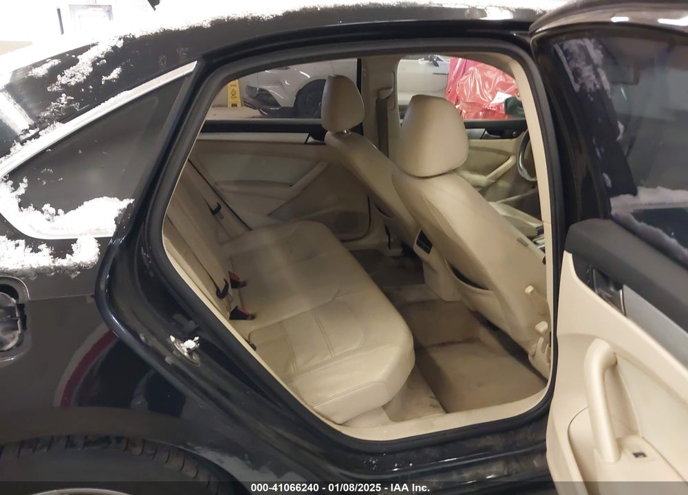 2013 VOLKSWAGEN PASSAT VIN: 1VWBP7A37DC113595
