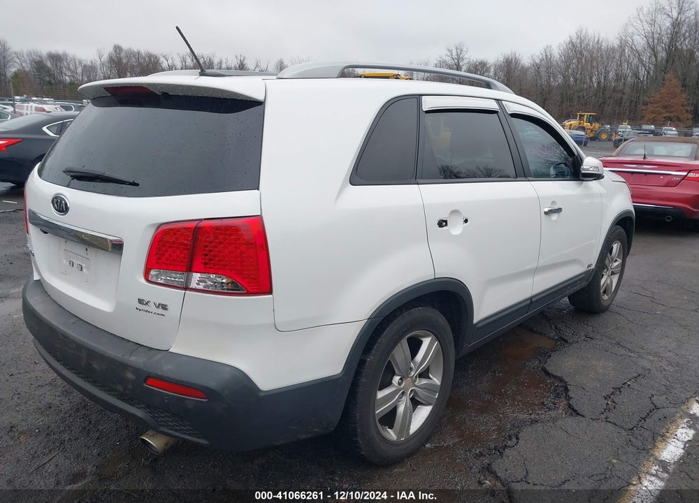 2013 KIA SORENTO EX V6 VIN: 5XYKUDA24DG384465