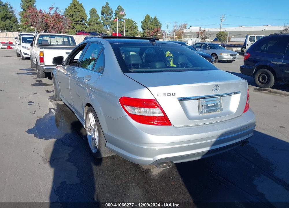 2009 MERCEDES-BENZ C 300 LUXURY/SPORT VIN: WDDGF54XX9R071304