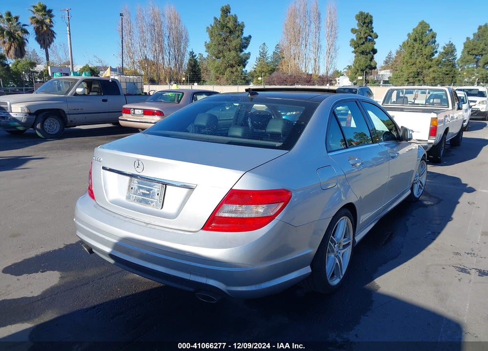 2009 MERCEDES-BENZ C 300 LUXURY/SPORT VIN: WDDGF54XX9R071304