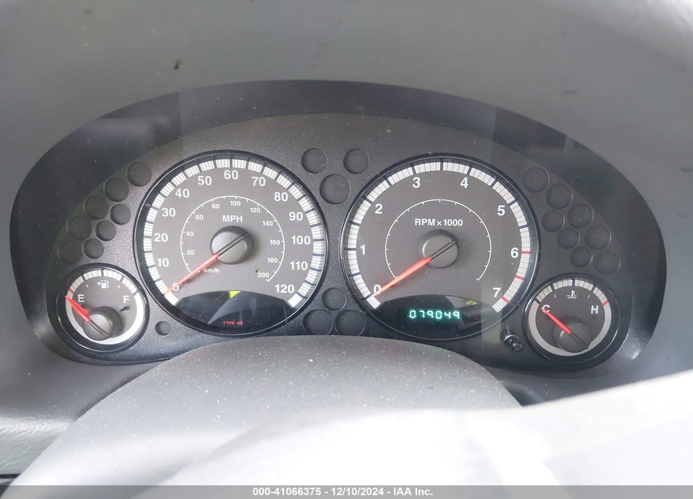 2005 JEEP LIBERTY VIN: 1J4GL38K75W682645