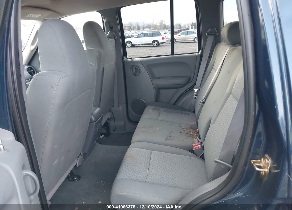 2005 JEEP LIBERTY VIN: 1J4GL38K75W682645