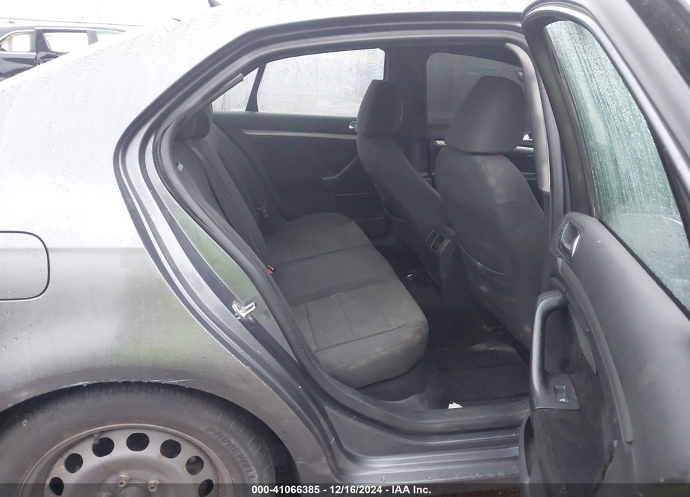 2010 VOLKSWAGEN JETTA VIN: 3VWJX7AJ0AM077382