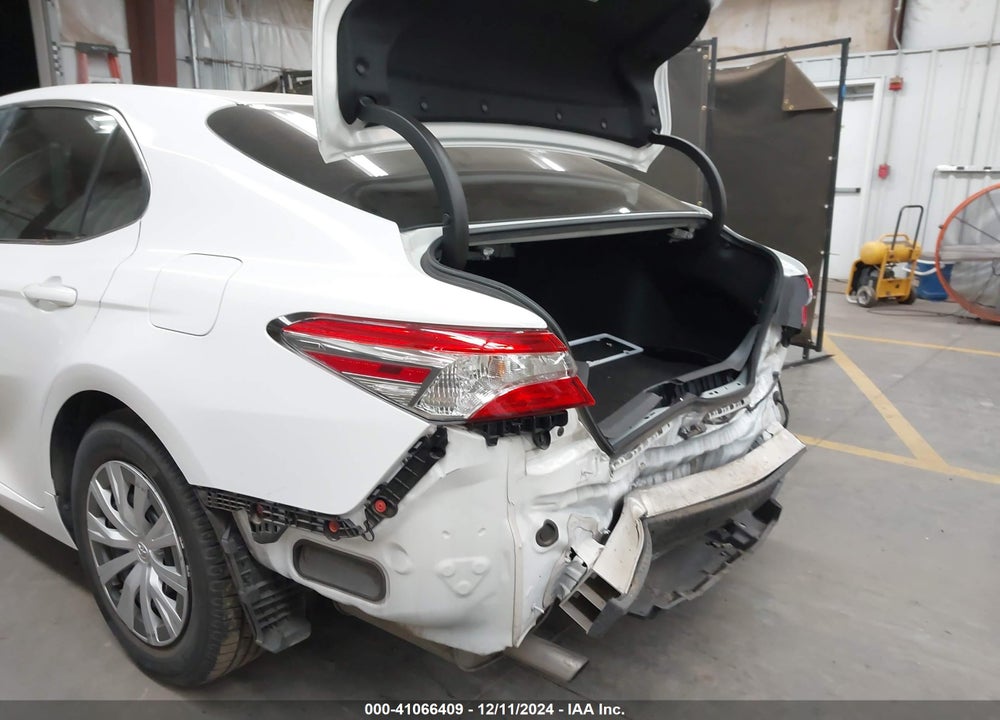 2020 TOYOTA CAMRY LE HYBRID VIN: 4T1C31AK5LU015628