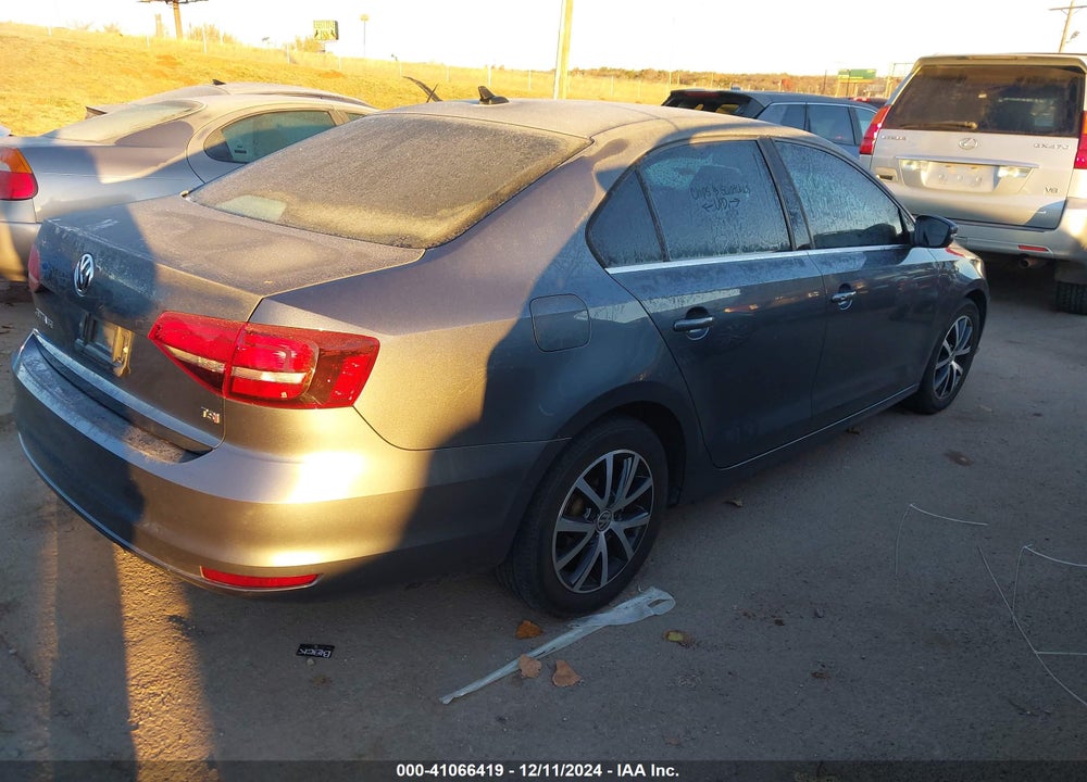2017 VOLKSWAGEN JETTA VIN: 3VWDB7AJXHM388520