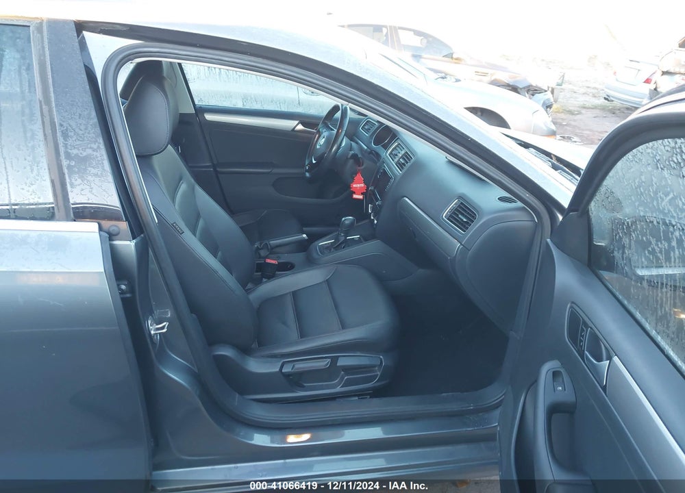 2017 VOLKSWAGEN JETTA VIN: 3VWDB7AJXHM388520
