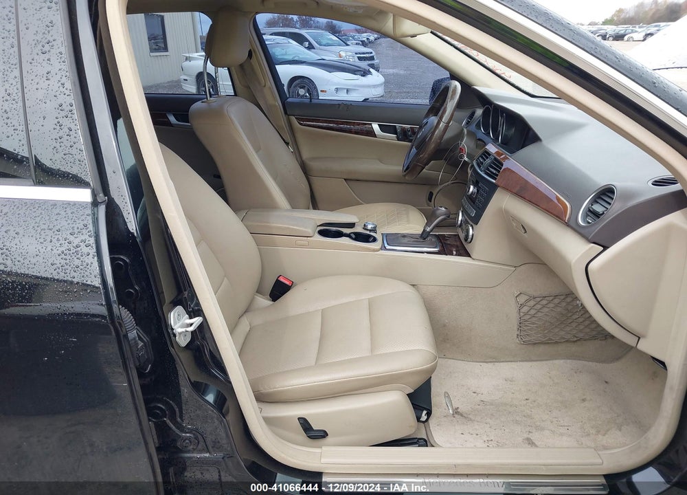 2014 MERCEDES-BENZ C 250 LUXURY/SPORT VIN: WDDGF4HB3EA936356
