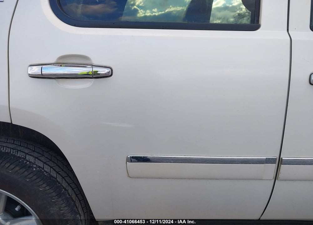 2010 CHEVROLET TAHOE LTZ VIN: 1GNUKCE02AR288260
