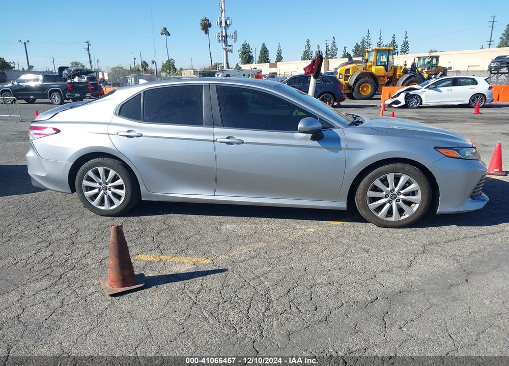 2019 TOYOTA CAMRY LE VIN: 4T1B11HK2KU738682