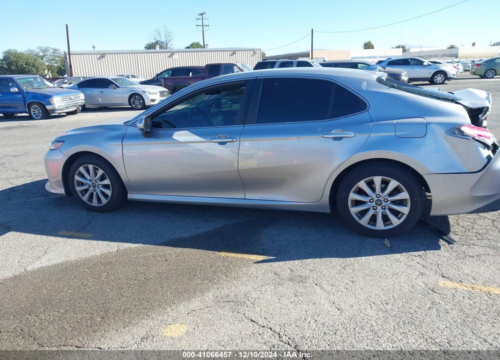 2019 TOYOTA CAMRY LE VIN: 4T1B11HK2KU738682