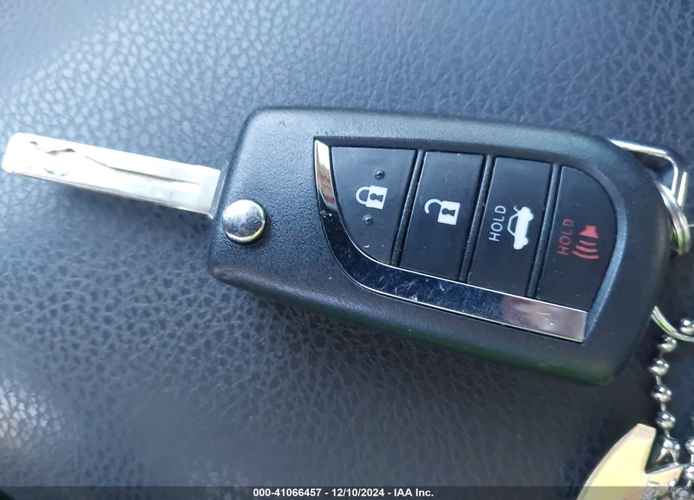 2019 TOYOTA CAMRY LE VIN: 4T1B11HK2KU738682