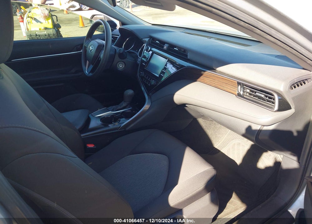 2019 TOYOTA CAMRY LE VIN: 4T1B11HK2KU738682