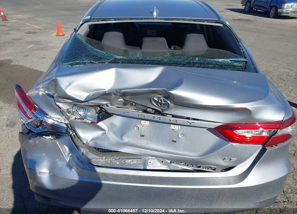 2019 TOYOTA CAMRY LE VIN: 4T1B11HK2KU738682