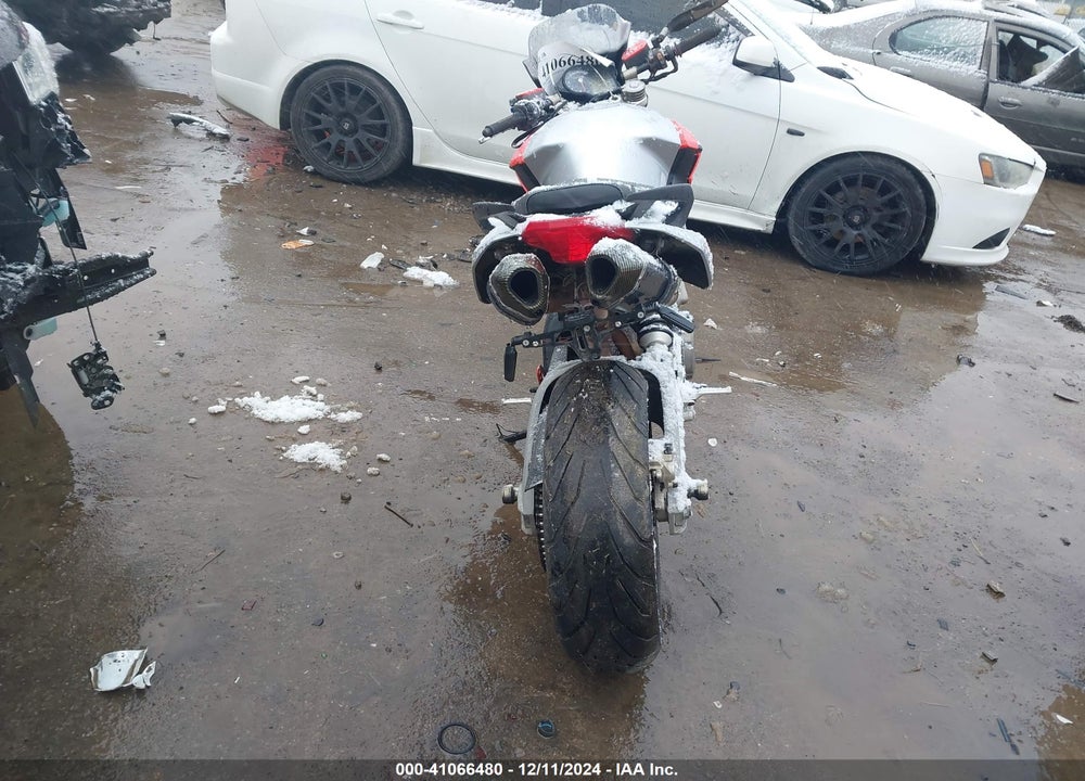 2011 APRILIA SHIVER 750 VIN: ZD4RAC014BS000075