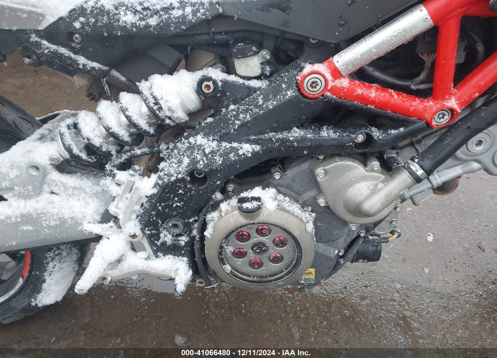 2011 APRILIA SHIVER 750 VIN: ZD4RAC014BS000075