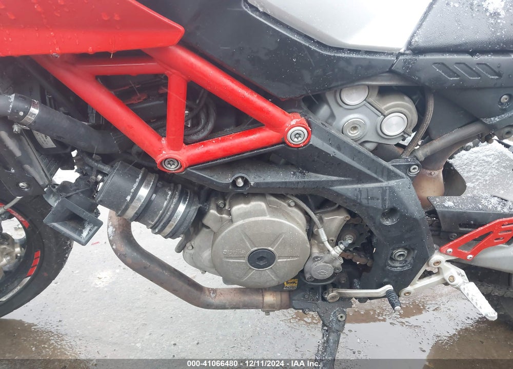2011 APRILIA SHIVER 750 VIN: ZD4RAC014BS000075