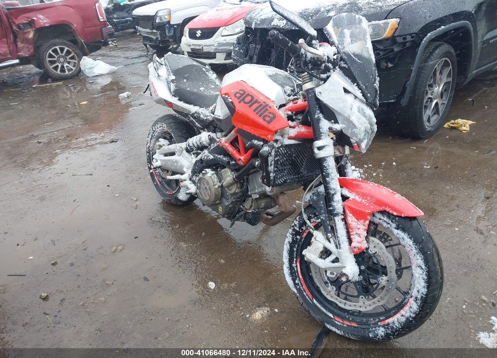 2011 APRILIA SHIVER 750 VIN: ZD4RAC014BS000075