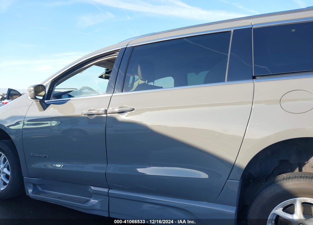 2021 CHRYSLER PACIFICA TOURING L VIN: 2C4RC1BG2MR602344