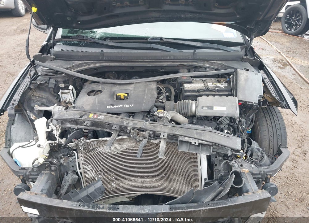 2018 HYUNDAI ELANTRA VIN: 5NPD74LF0JH343755