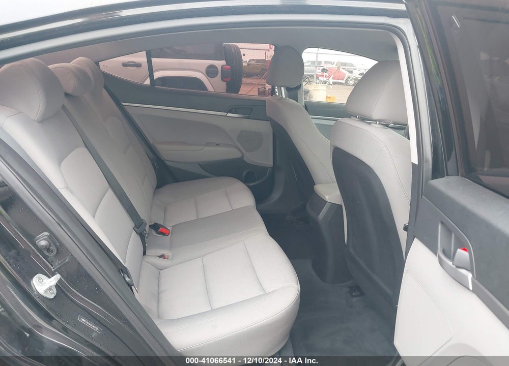2018 HYUNDAI ELANTRA VIN: 5NPD74LF0JH343755