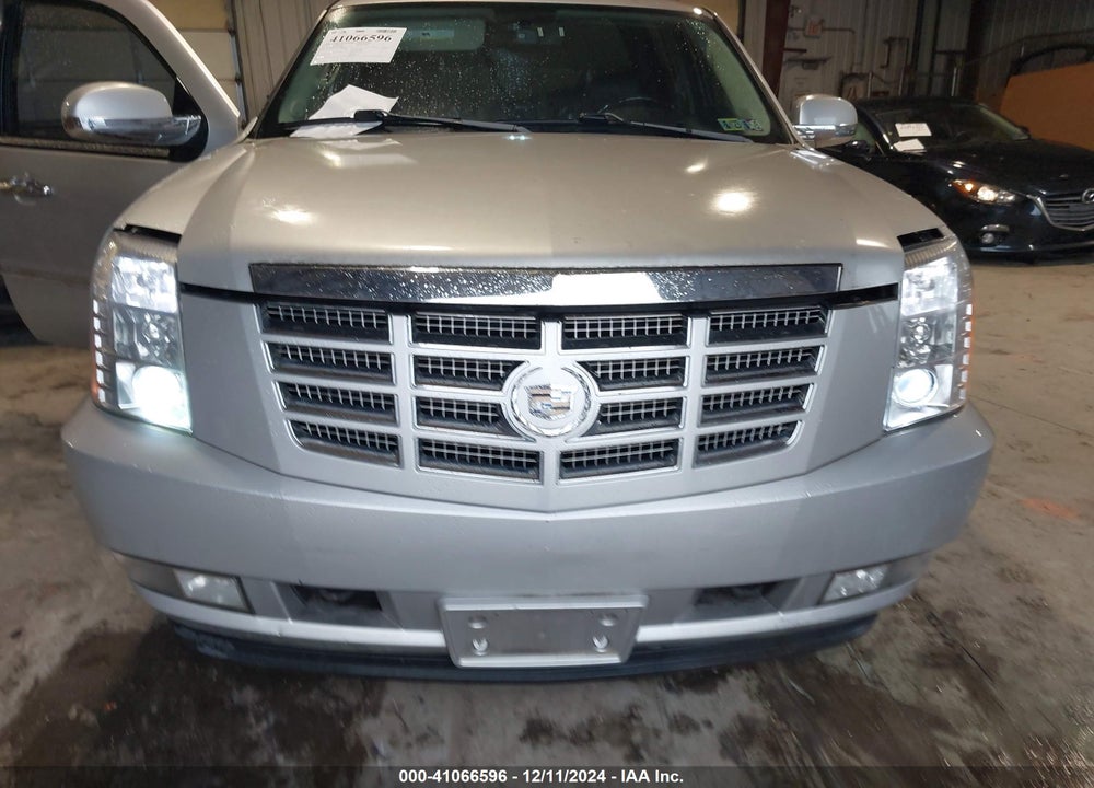 2011 CADILLAC ESCALADE ESV LUXURY VIN: 1GYS4HEF6BR386392