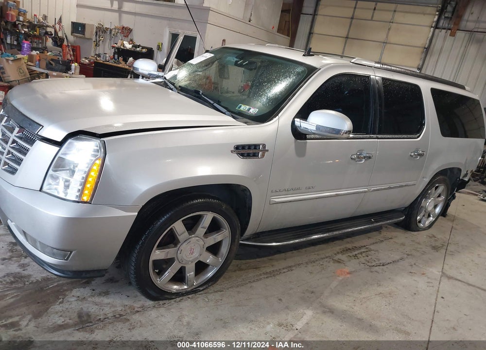 2011 CADILLAC ESCALADE ESV LUXURY VIN: 1GYS4HEF6BR386392