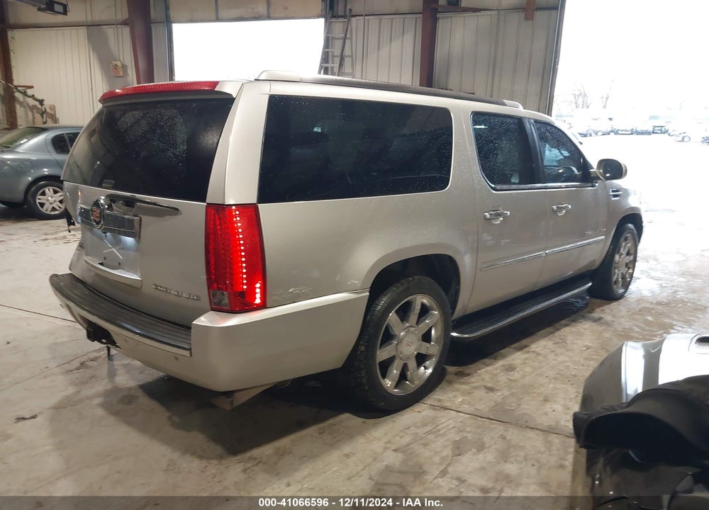 2011 CADILLAC ESCALADE ESV LUXURY VIN: 1GYS4HEF6BR386392