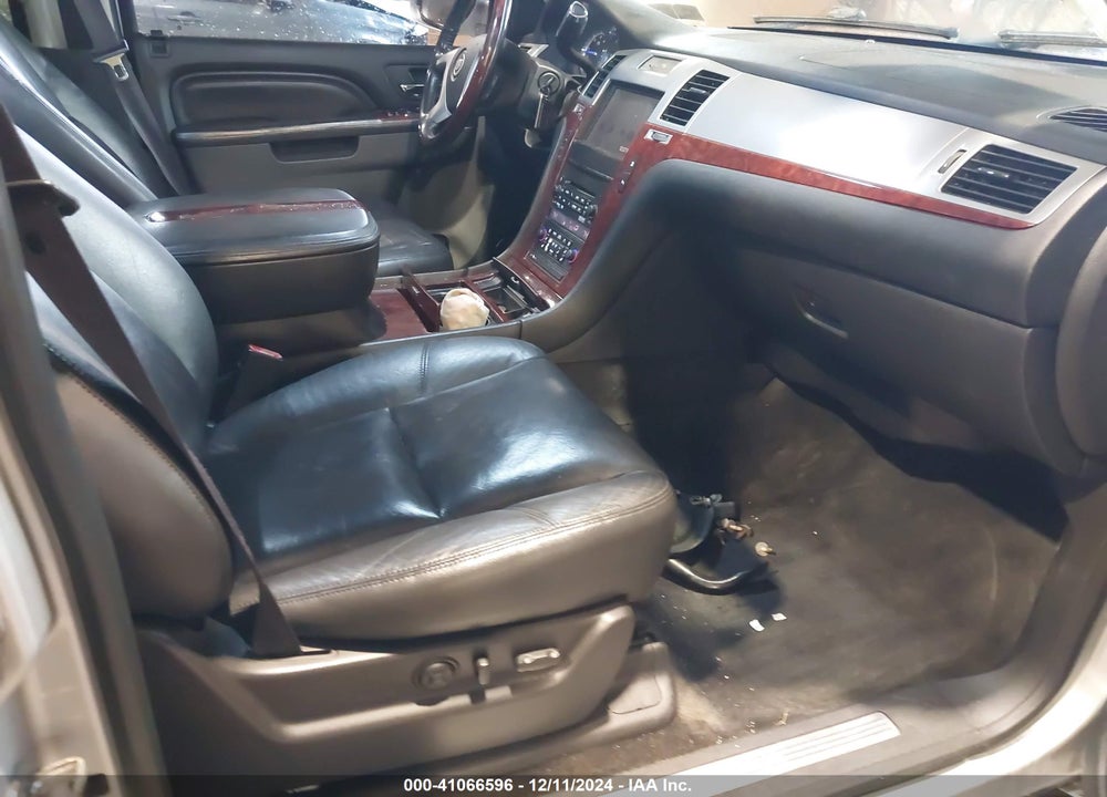 2011 CADILLAC ESCALADE ESV LUXURY VIN: 1GYS4HEF6BR386392