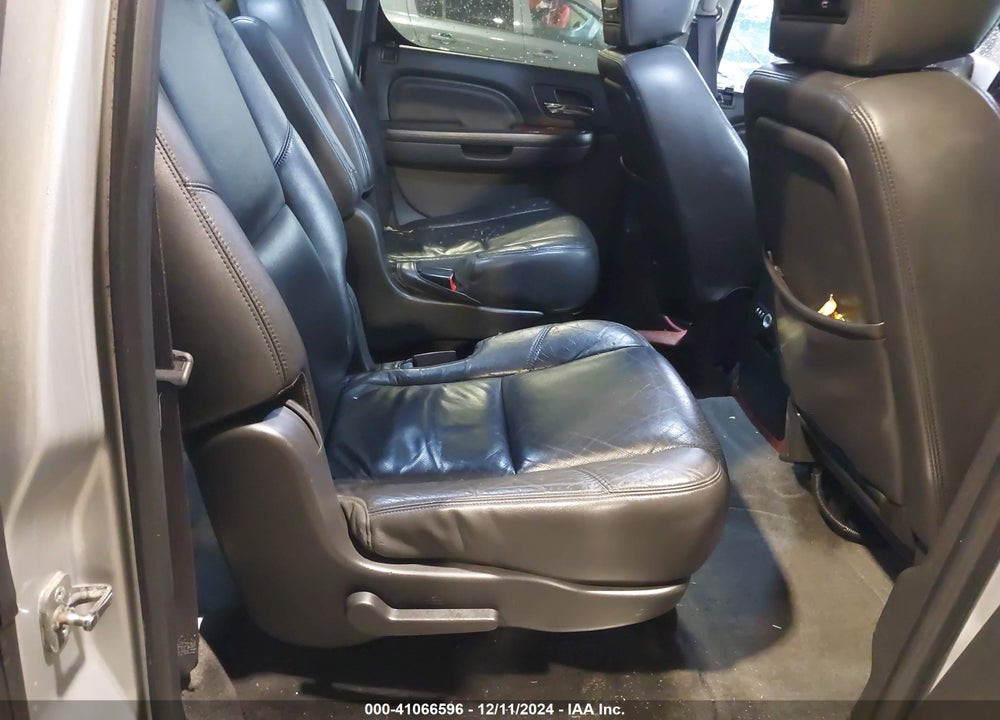 2011 CADILLAC ESCALADE ESV LUXURY VIN: 1GYS4HEF6BR386392