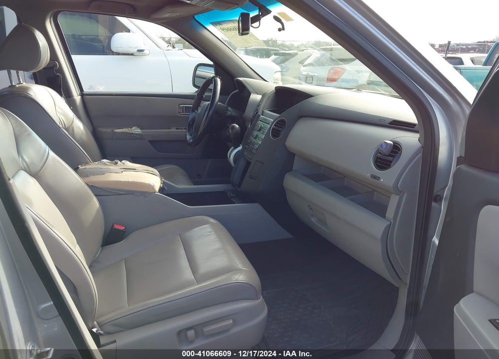 2011 HONDA PILOT EX-L VIN: 5FNYF4H5XBB046481