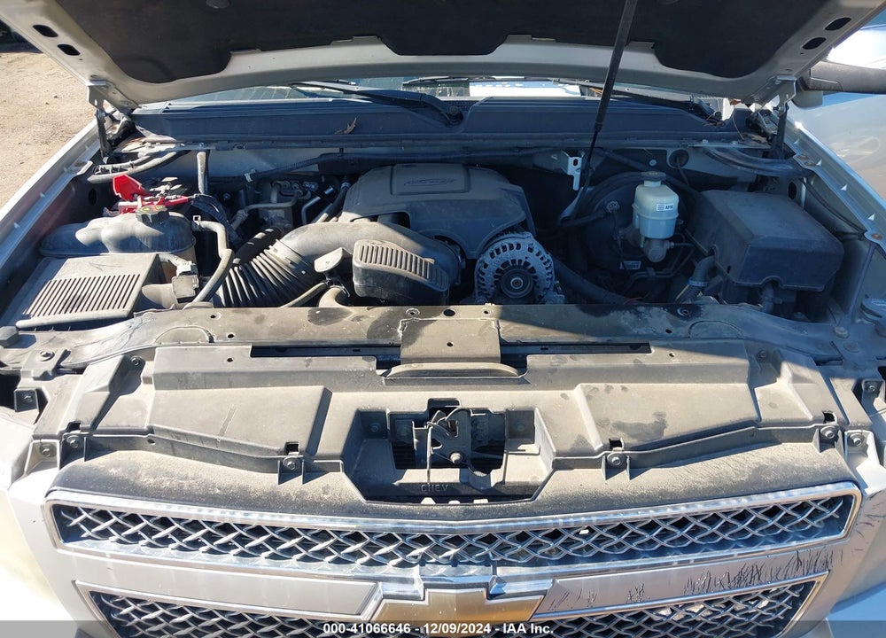 2011 CHEVROLET TAHOE LS VIN: 1GNSCAE04BR321138