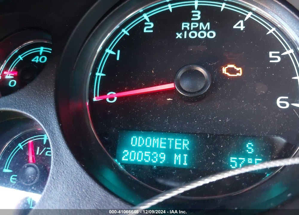 2011 CHEVROLET TAHOE LS VIN: 1GNSCAE04BR321138