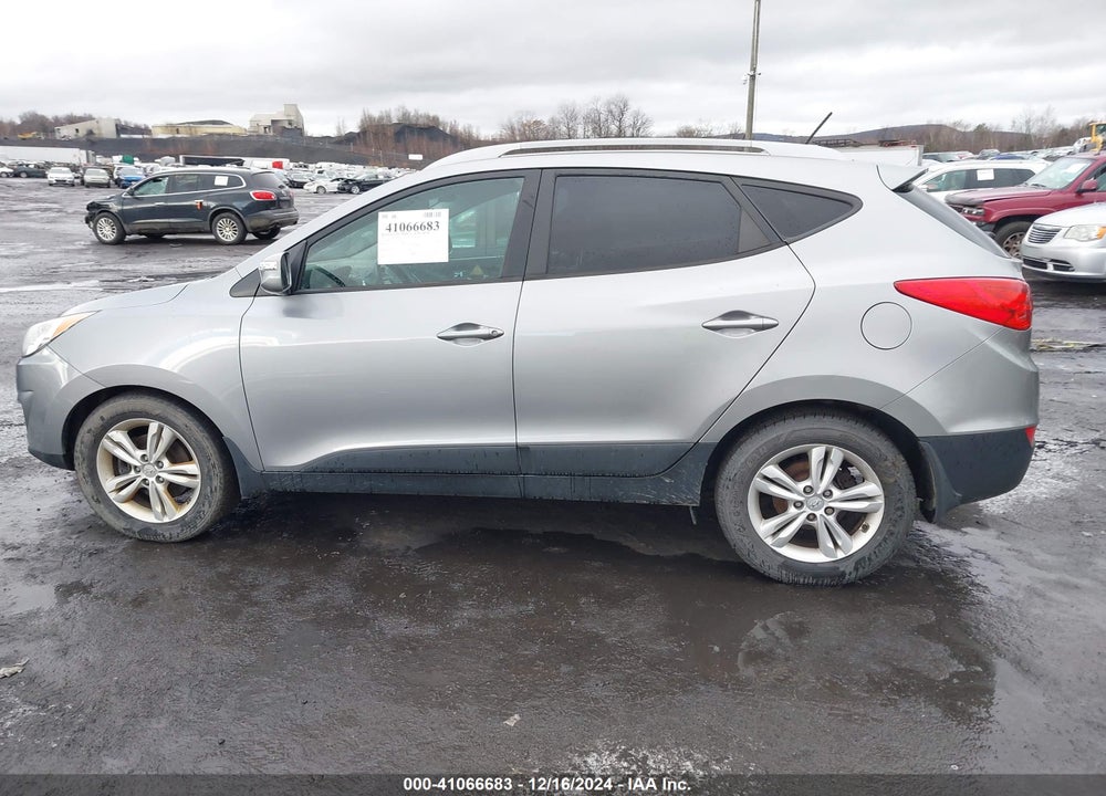 2013 HYUNDAI TUCSON GLS VIN: KM8JUCAC9DU556286