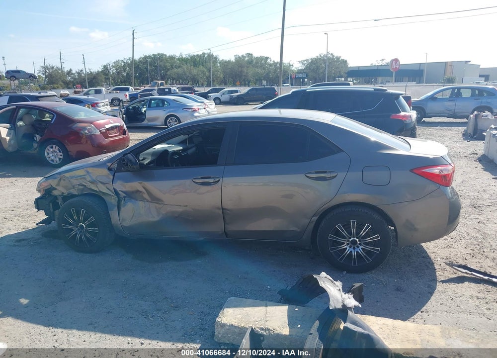 2018 TOYOTA COROLLA LE VIN: 5YFBURHE6JP829356