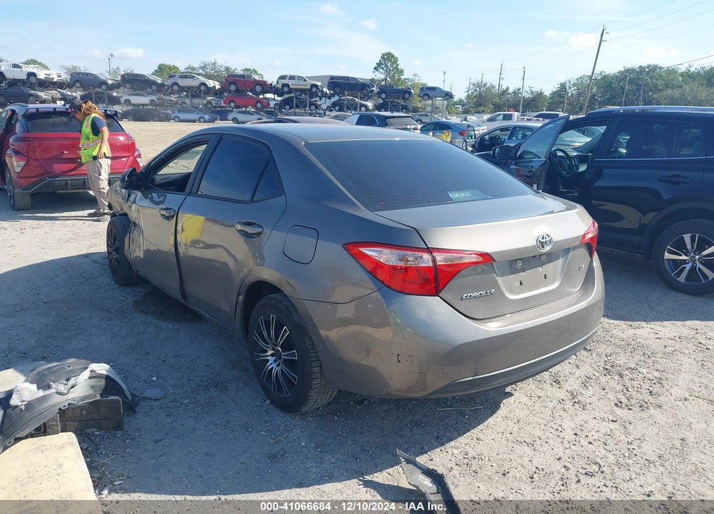 2018 TOYOTA COROLLA LE VIN: 5YFBURHE6JP829356